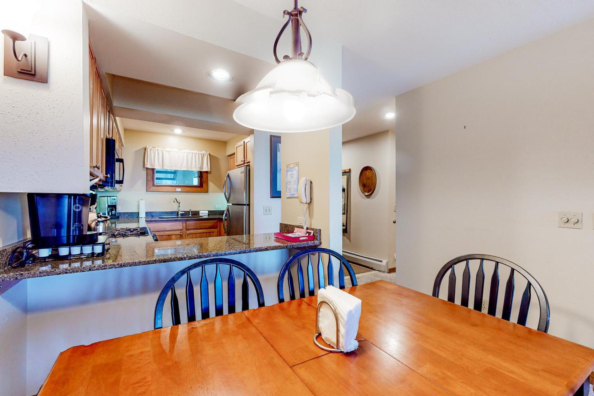 Sunrise Village Killington Room photo